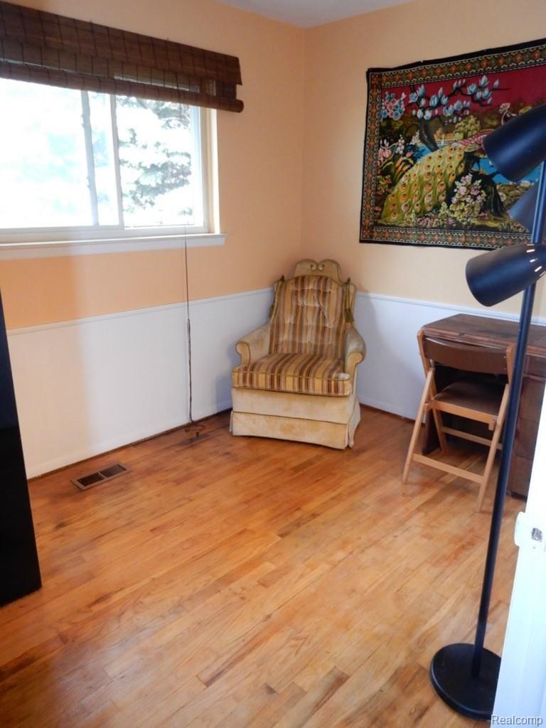 14212 Martin Road Warren, MI 48088 - Photo 16 of 18 3 HARDWOOD FLRS IN BDRMS (3).jpg