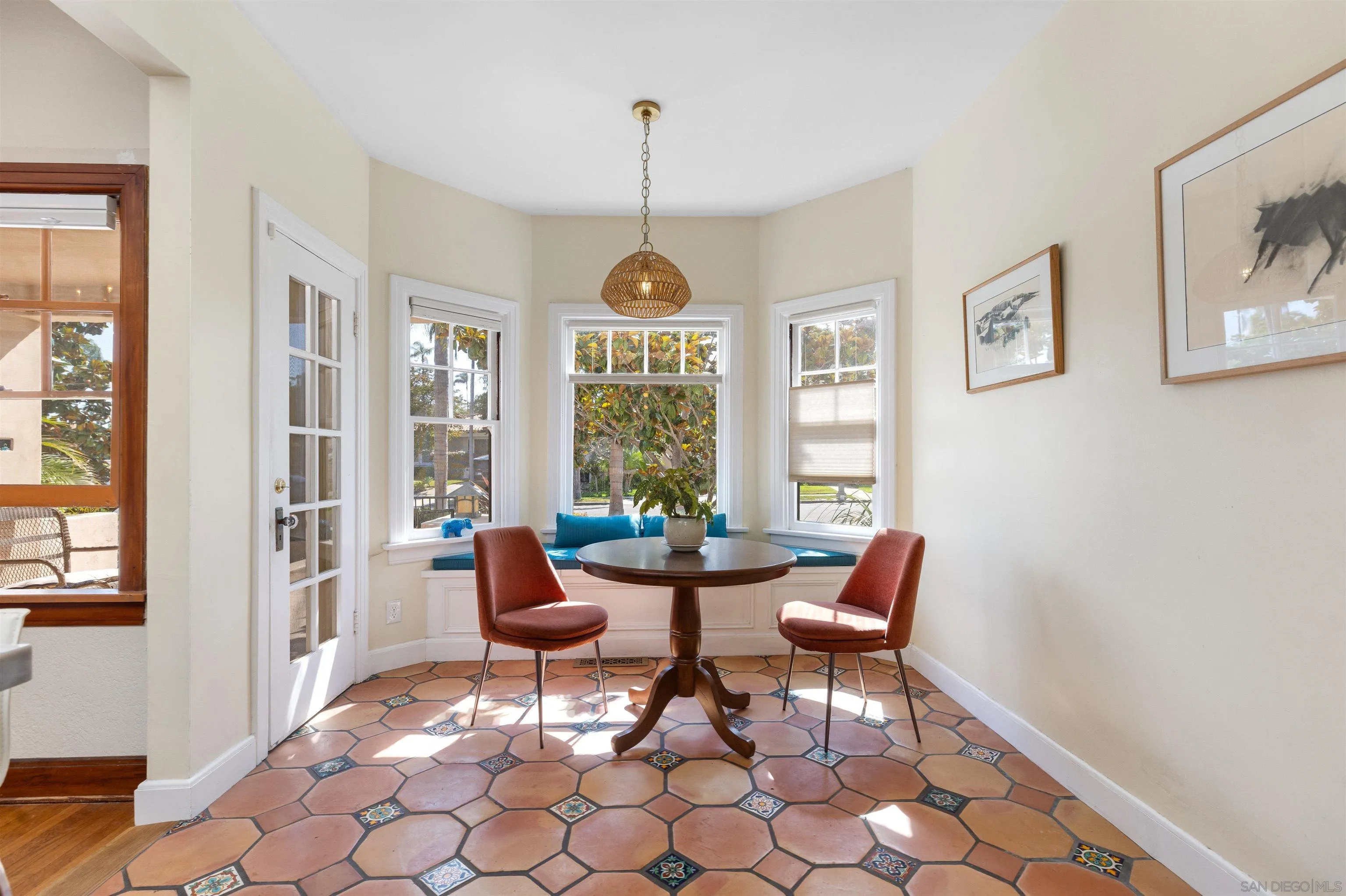 4192 Rochester Road San Diego, CA 92116 - Photo 4 of 38 a living room with furniture and a window