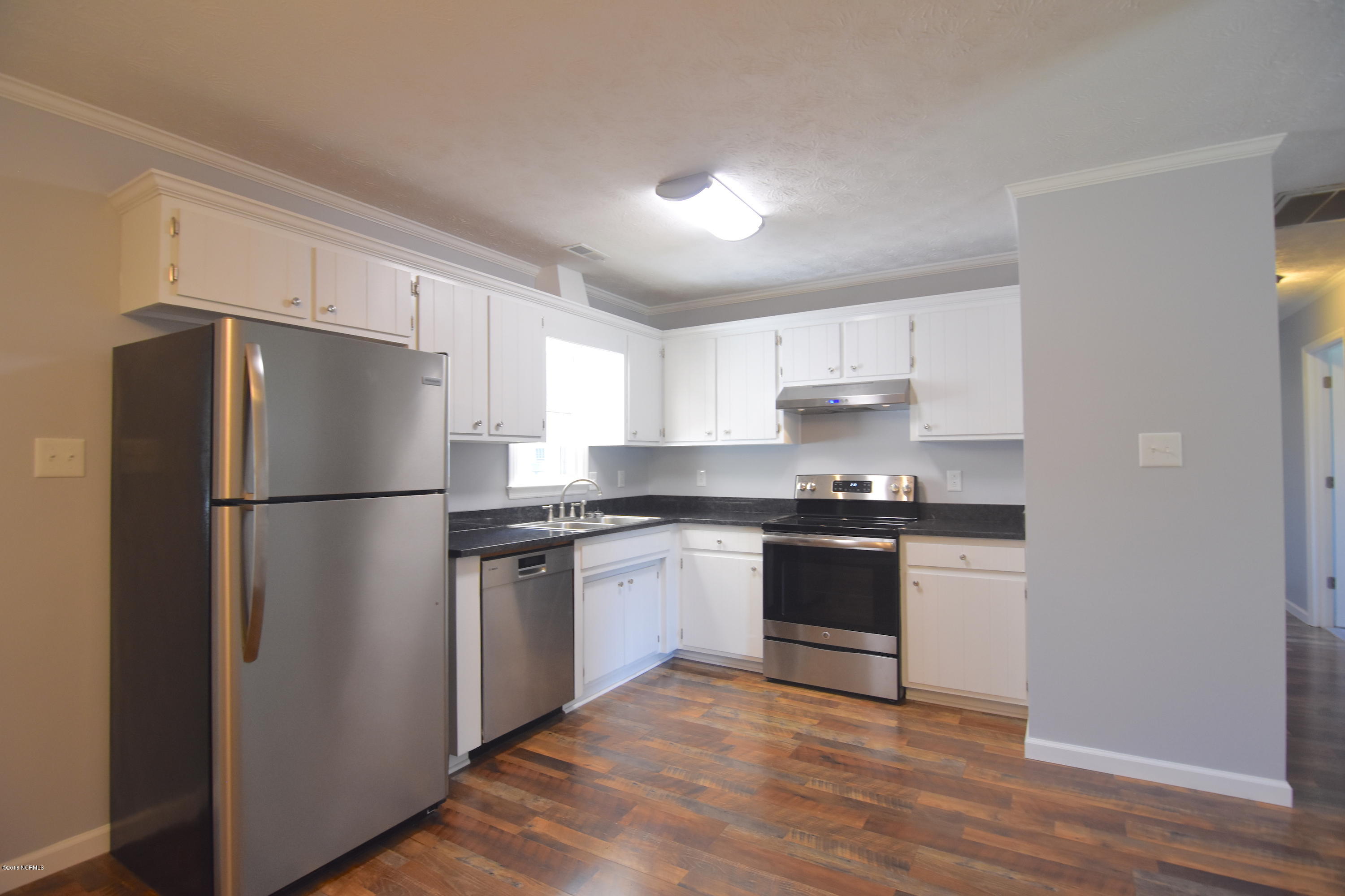 527 West Grantham Road New Bern, NC 28562 - Photo 3 of 22 527 W Grantham Road