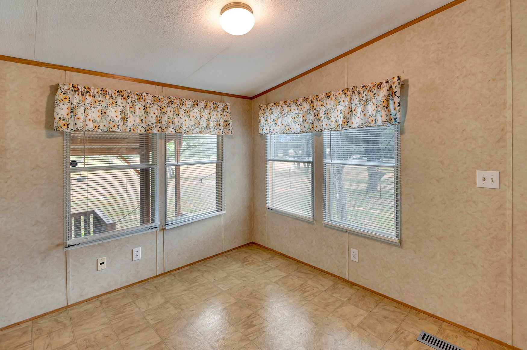 233 Ranch Road Yoakum, TX 77995 - Photo 14 of 38 Gallery Image 14