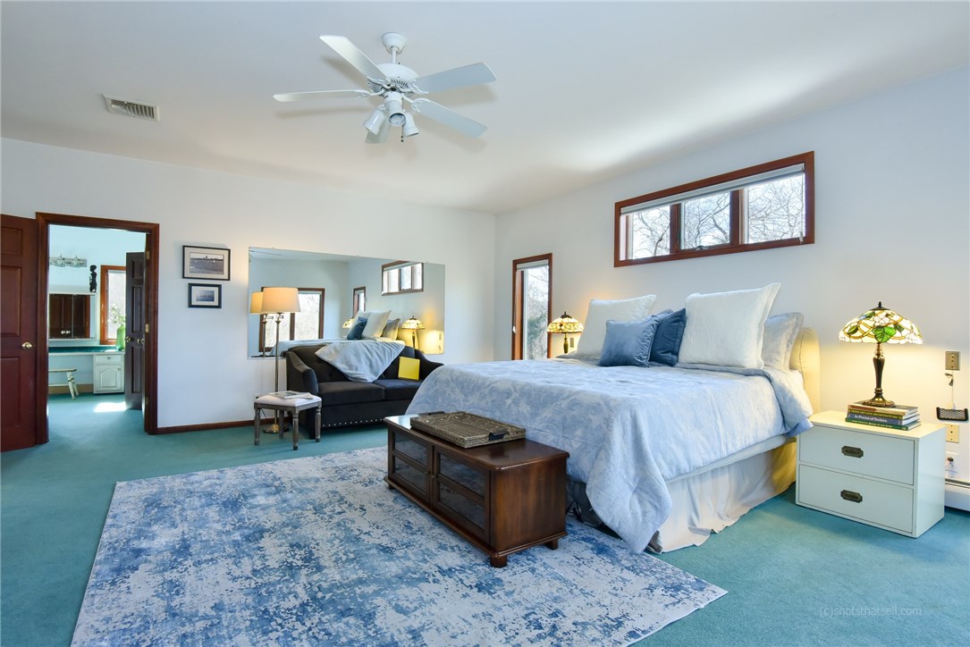 20 Grey Gull Road Jamestown, RI 02835 - Photo 24 of 40 Owner en Suite, this space is 21' x 19'.