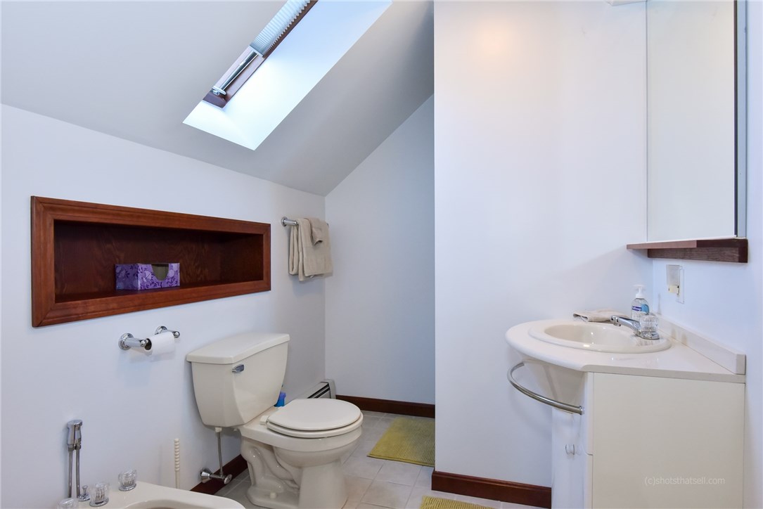 20 Grey Gull Road Jamestown, RI 02835 - Photo 30 of 40 Full Bath on third level!