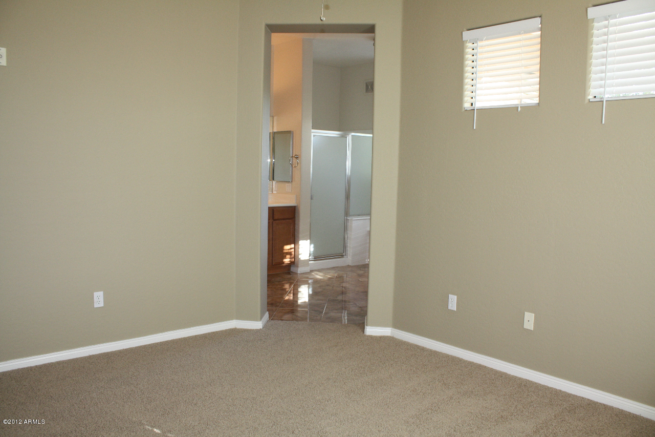 4488 East Thomas Road, Unit 2007 Phoenix, AZ 85018 - Photo 23 of 36 23 Master 2 into Bath