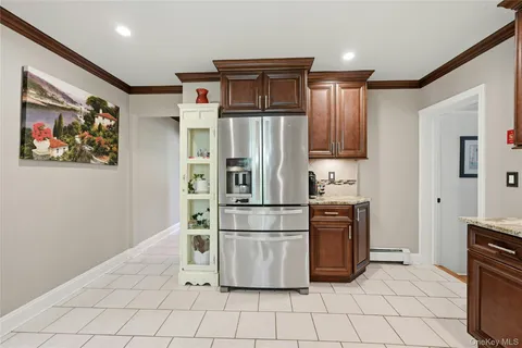 $619,000 | 17 Pauchogue Avenue, East Islip, NY 11730