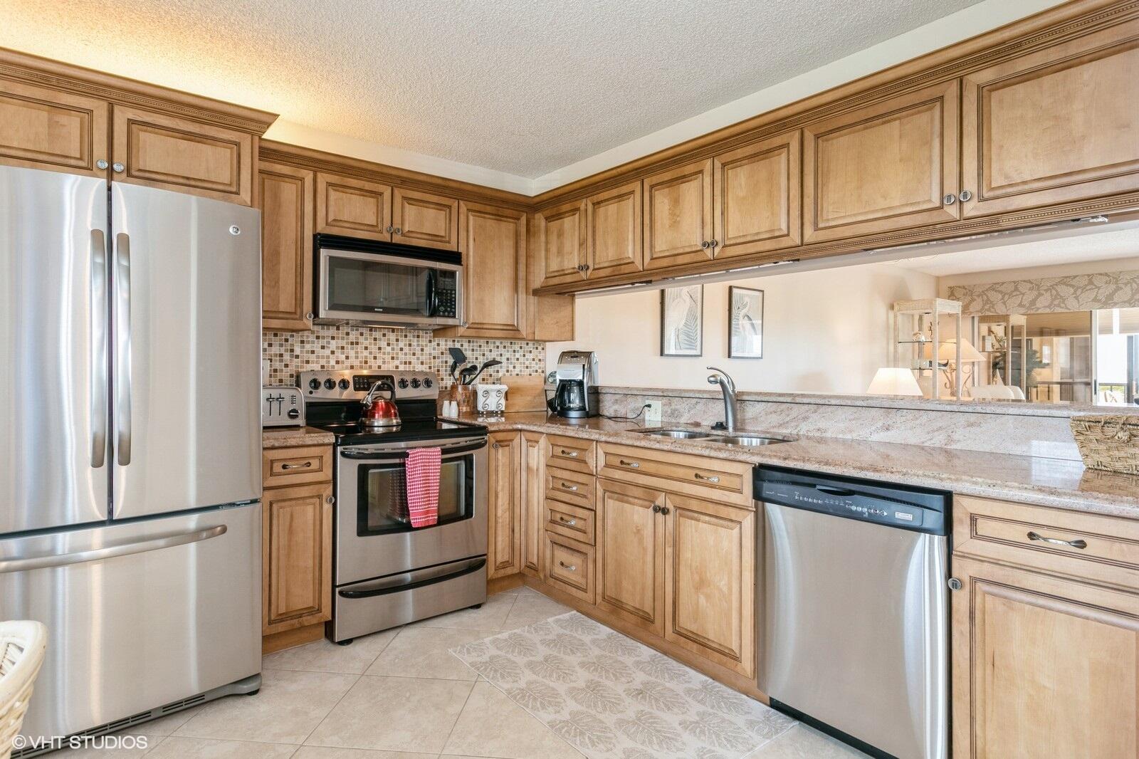 275 Palm Avenue, Unit B403 Jupiter, FL 33477 - Photo 3 of 18 Kitchen