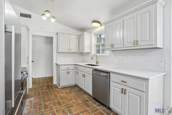 $214,000 | 323 Little John Drive, Baton Rouge, LA 70815