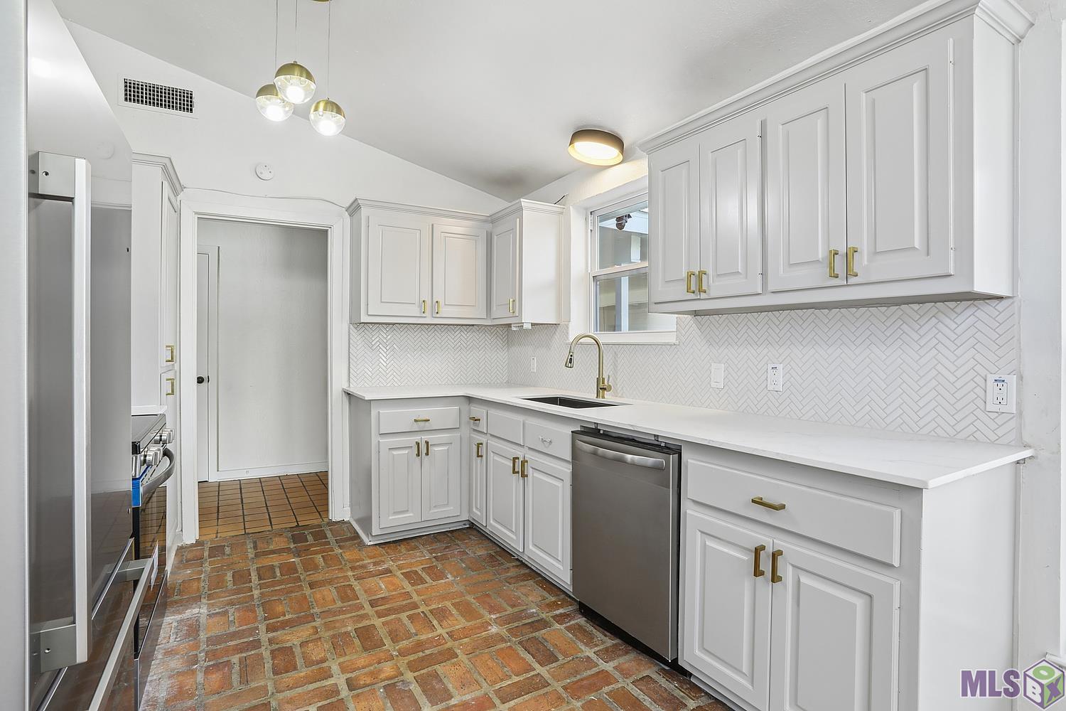 323 Little John Drive Baton Rouge, LA 70815 - Photo 2 of 15