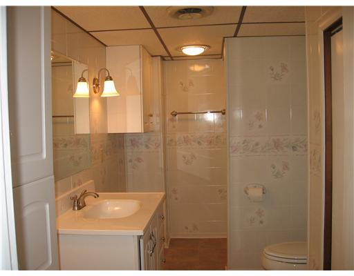 2017 Ridge Road McKeesport, PA 15135 - Photo 14 of 18 Full Bath.