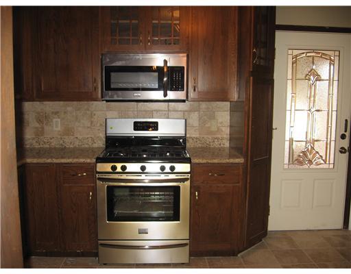 2017 Ridge Road McKeesport, PA 15135 - Photo 4 of 18 Kitchen.