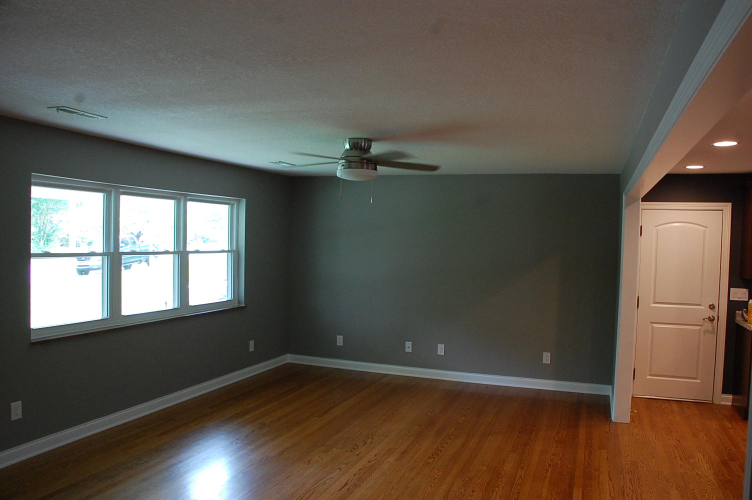 4321 Royalview Road Knoxville, TN 37921 - Photo 5 of 20 DSC_0646