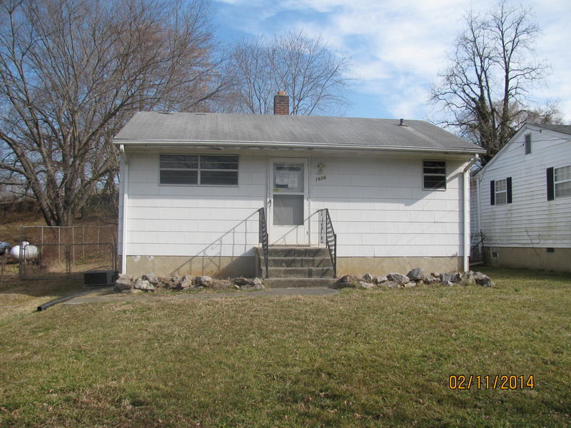 1606 Redwood Road Southeast Roanoke, VA 24014 - Photo 1 of 12 FRONT