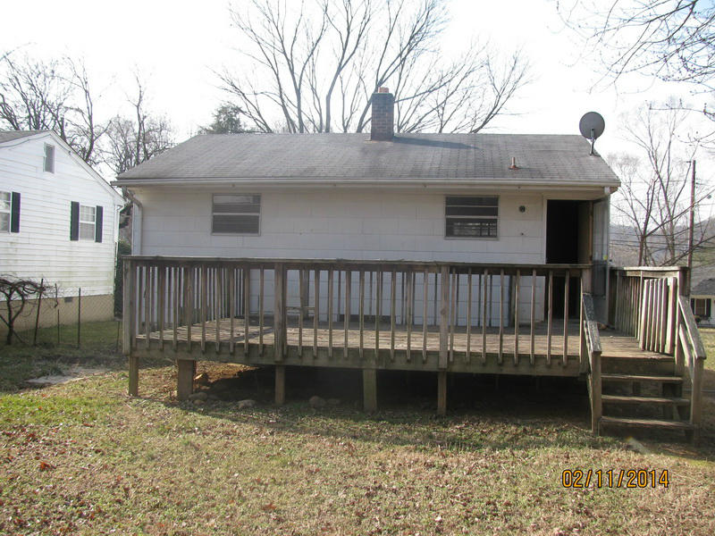 1606 Redwood Road Southeast Roanoke, VA 24014 - Photo 11 of 12 REAR
