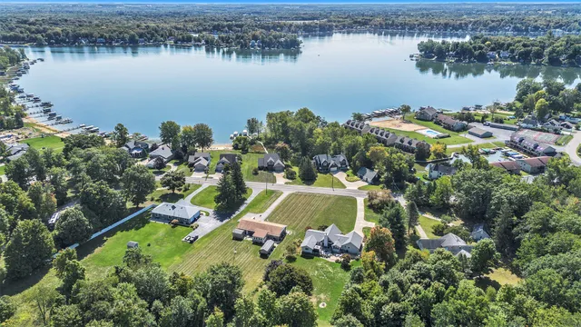 $589,000 | 6030 Paw Paw Lake Road, Coloma, MI 49038