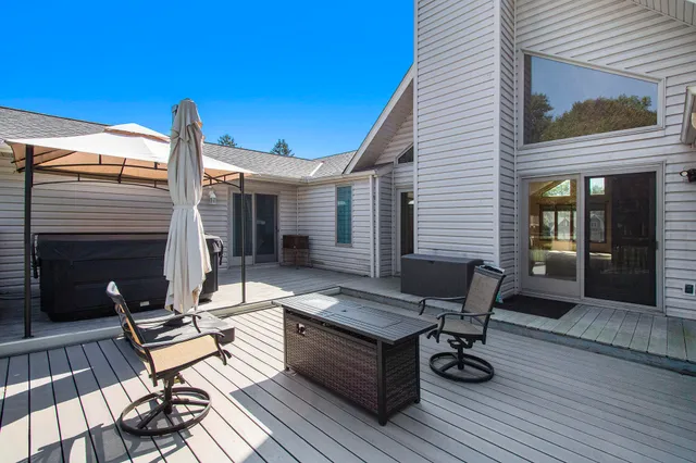 $589,000 | 6030 Paw Paw Lake Road, Coloma, MI 49038