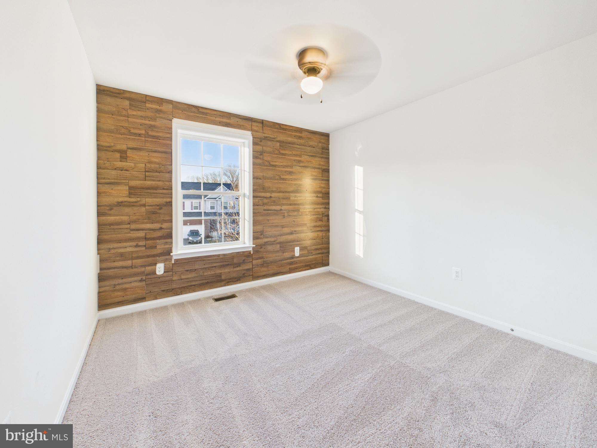 18213 Jillian Lane Triangle, VA 22172 - Photo 21 of 41 2nd Bedroom with accent wall