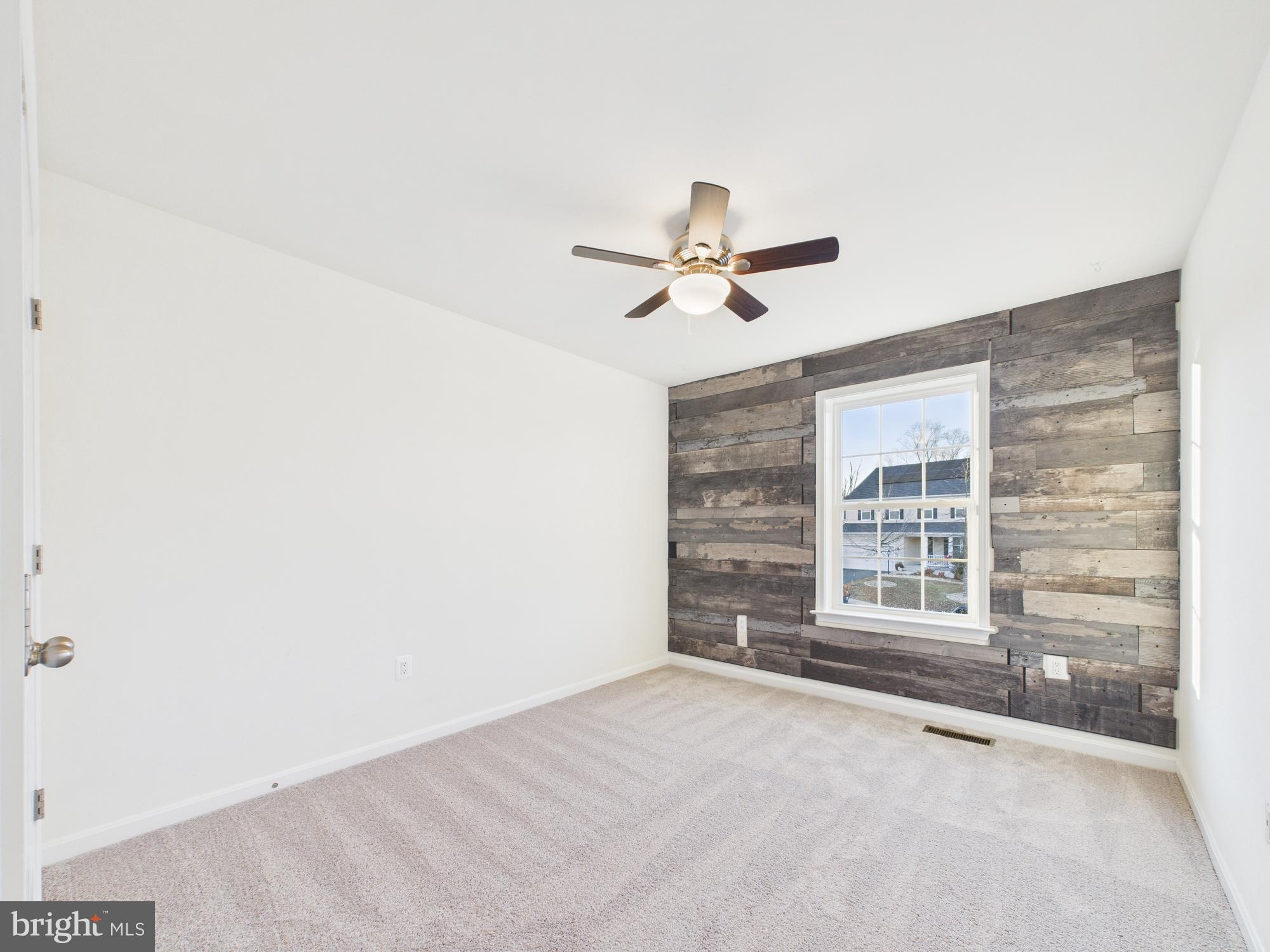 18213 Jillian Lane Triangle, VA 22172 - Photo 22 of 41 3rd Bedroom with accent wall