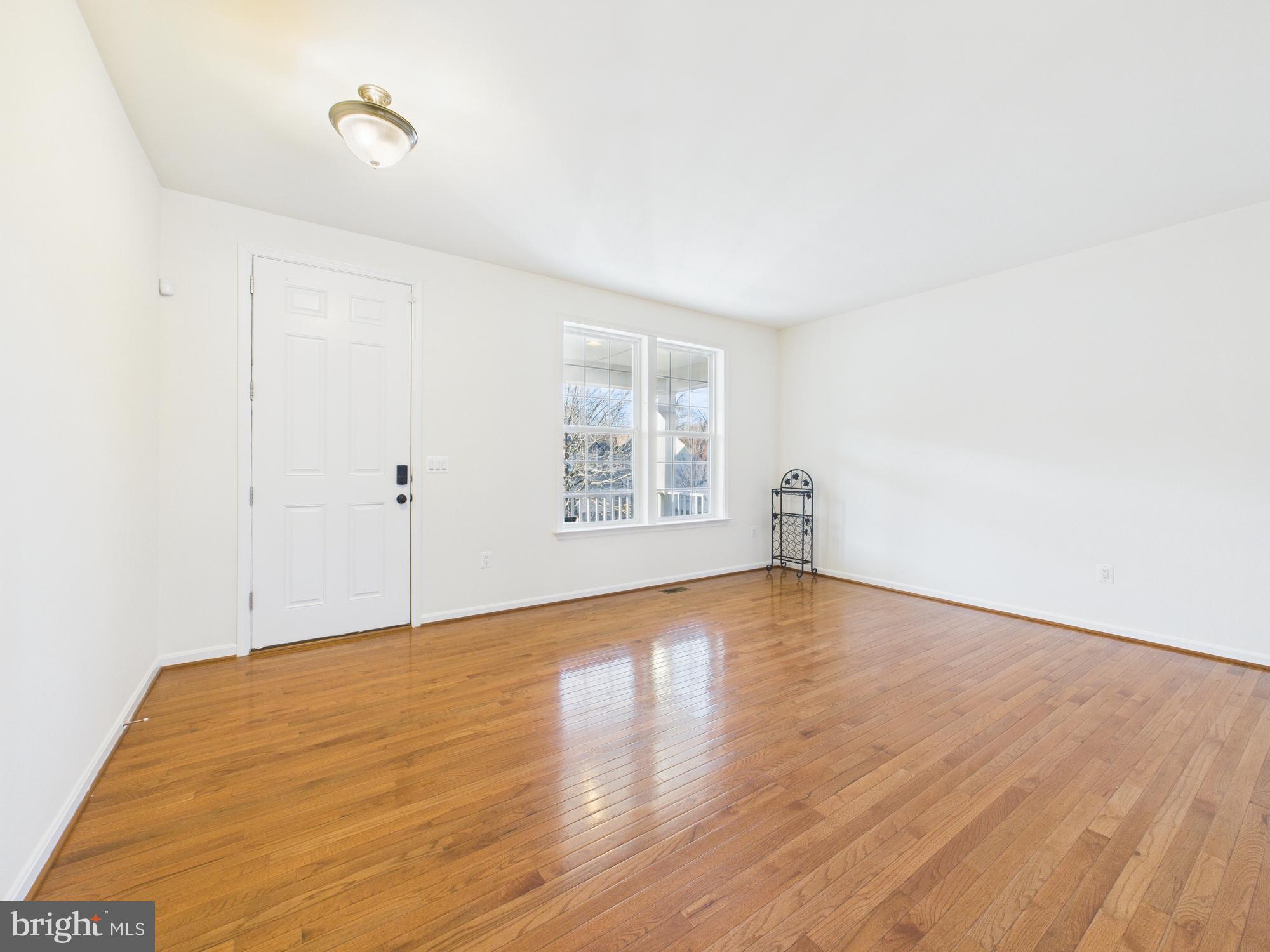 18213 Jillian Lane Triangle, VA 22172 - Photo 4 of 41 Entry