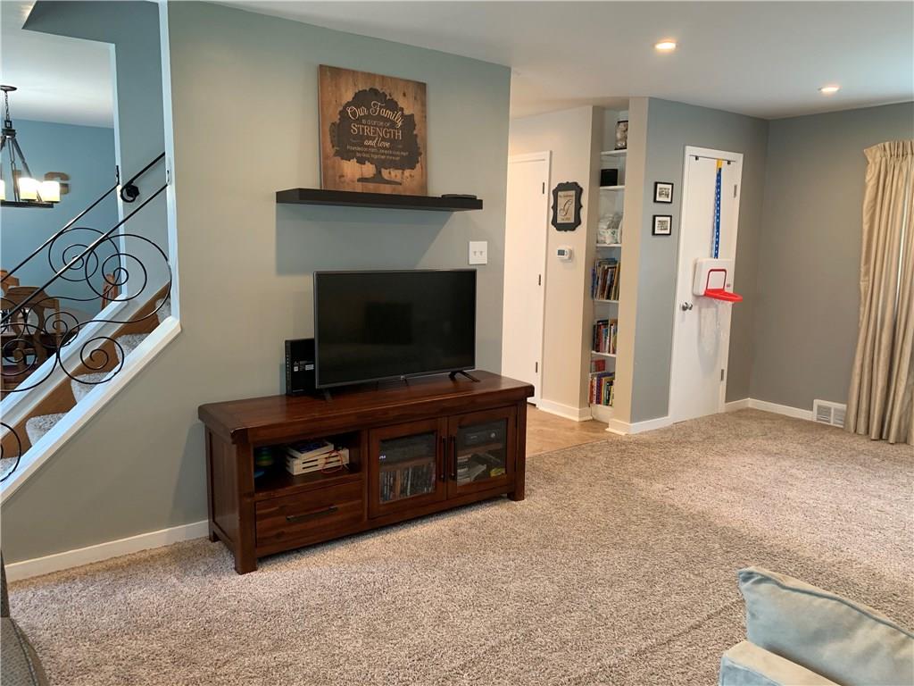 713 Filmore Road Pittsburgh, PA 15221 - Photo 6 of 21