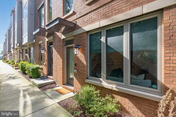 $835,000 | 864 Thompson Crescent, Unit 44, Rockville, MD 20852