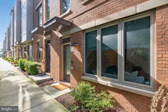 $869,900 | 864 Thompson Crescent, Unit 44, Rockville, MD 20852