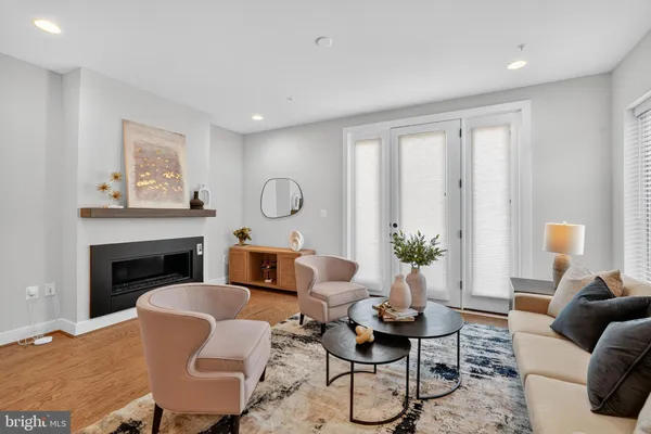 $835,000 | 864 Thompson Crescent, Unit 44, Rockville, MD 20852