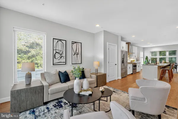 $835,000 | 864 Thompson Crescent, Unit 44, Rockville, MD 20852