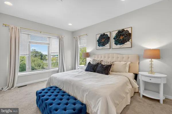 $835,000 | 864 Thompson Crescent, Unit 44, Rockville, MD 20852