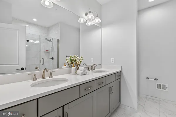 $835,000 | 864 Thompson Crescent, Unit 44, Rockville, MD 20852