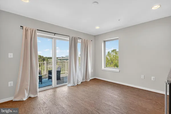 $835,000 | 864 Thompson Crescent, Unit 44, Rockville, MD 20852