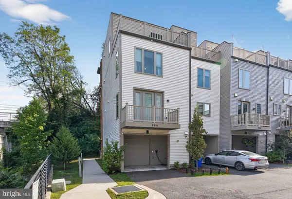 $835,000 | 864 Thompson Crescent, Unit 44, Rockville, MD 20852