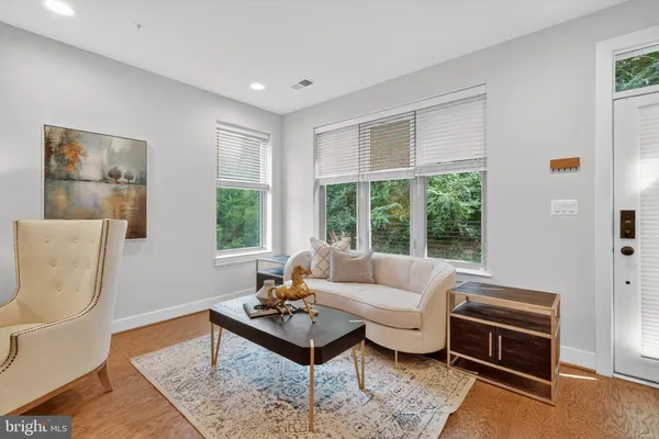 $835,000 | 864 Thompson Crescent, Unit 44, Rockville, MD 20852