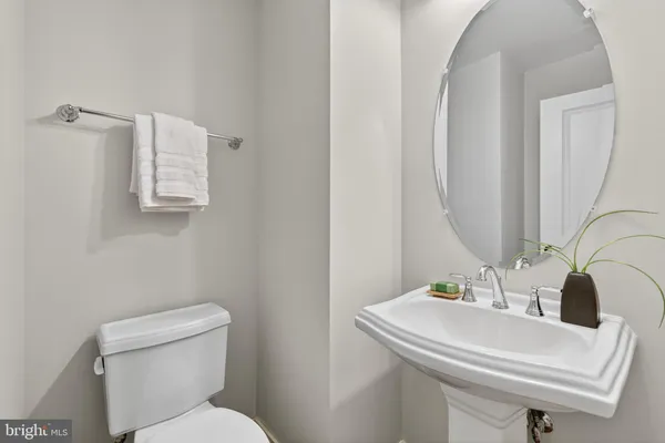 $835,000 | 864 Thompson Crescent, Unit 44, Rockville, MD 20852