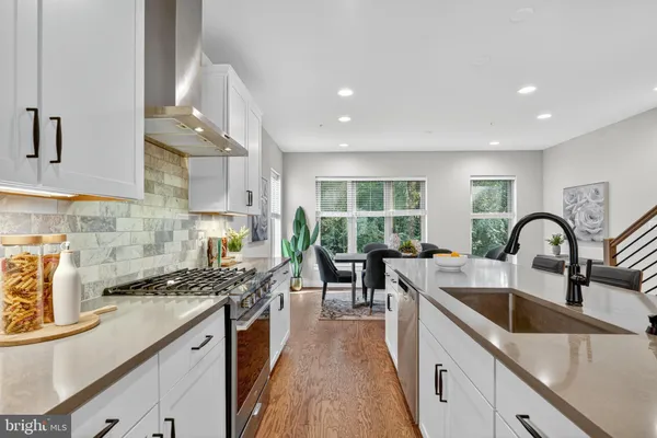 $835,000 | 864 Thompson Crescent, Unit 44, Rockville, MD 20852