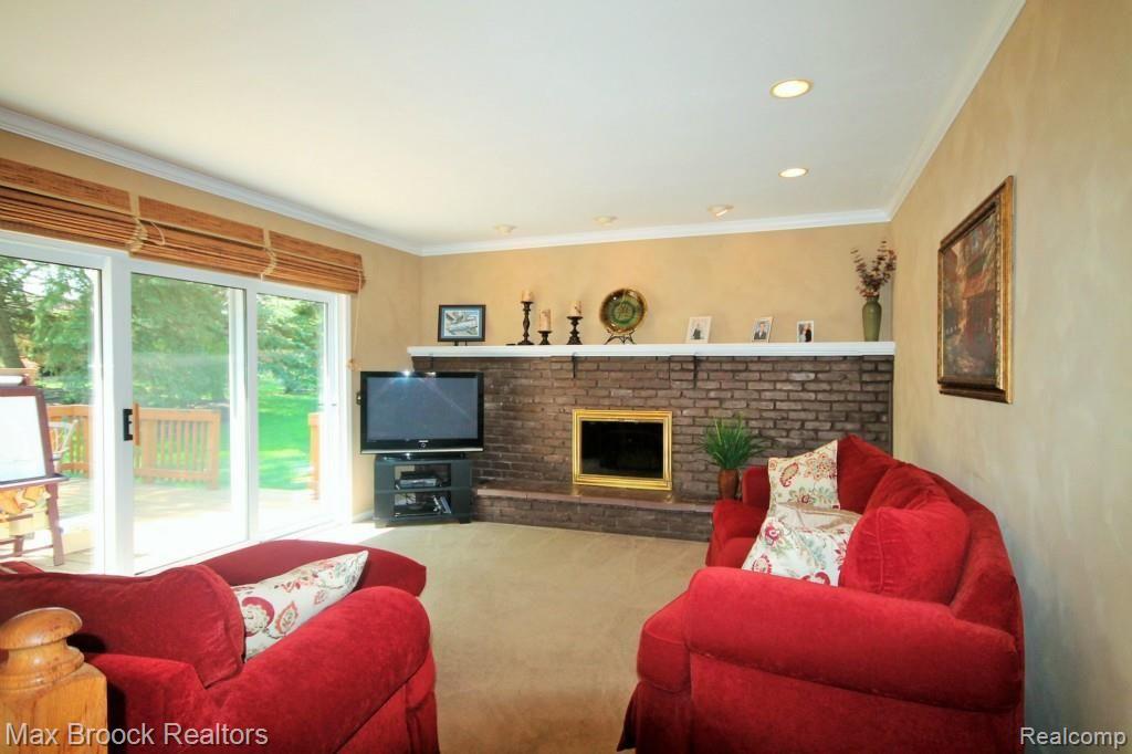 265 Union Drive Rochester, MI 48307 - Photo 9 of 23 #9.jpg
