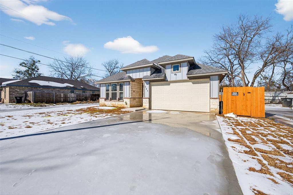 601 East Willingham Street Cleburne, TX 76031 - Photo 4 of 29