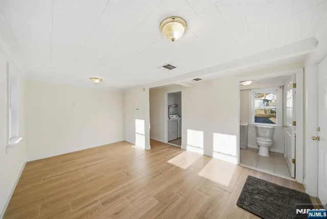 $3,500 | 75 Lakeview Terrace, Oakland, NJ 07436