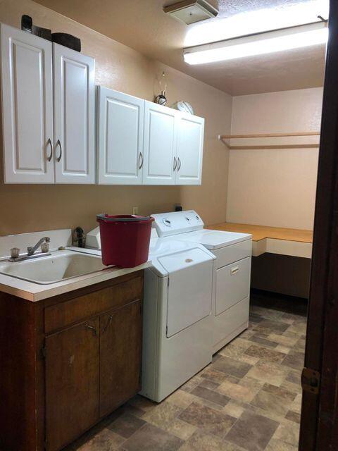922 Garner Road Cave Junction, OR 97523 - Photo 22 of 24 a utility room with dryer and washer