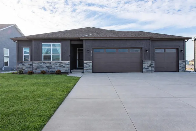 $634,900 | 9029 Creekside Circle, Pleasant Prairie, WI 53158