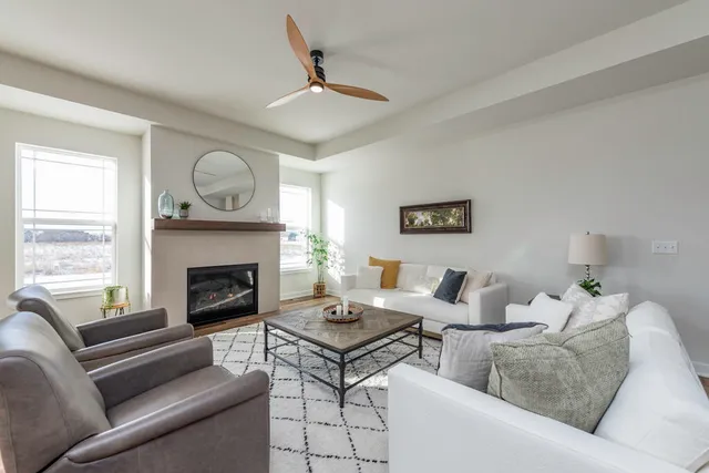 $634,900 | 9029 Creekside Circle, Pleasant Prairie, WI 53158