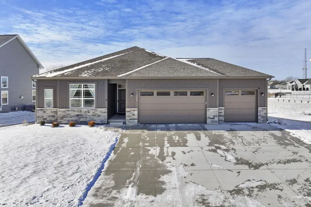 $634,900 | 9029 Creekside Circle, Pleasant Prairie, WI 53158