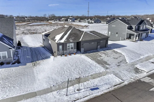 $634,900 | 9029 Creekside Circle, Pleasant Prairie, WI 53158