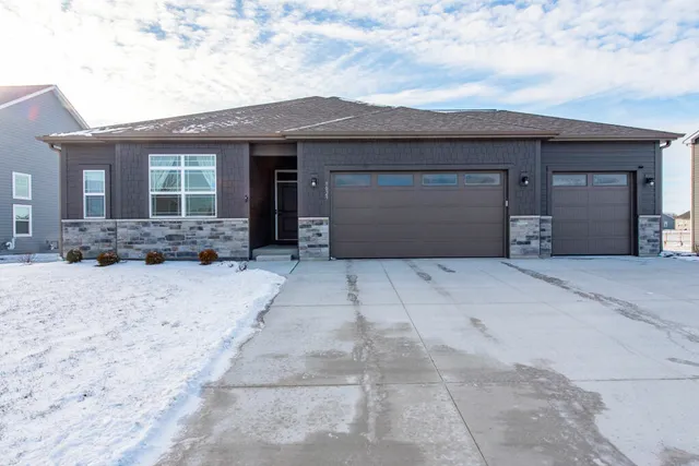 $634,900 | 9029 Creekside Circle, Pleasant Prairie, WI 53158