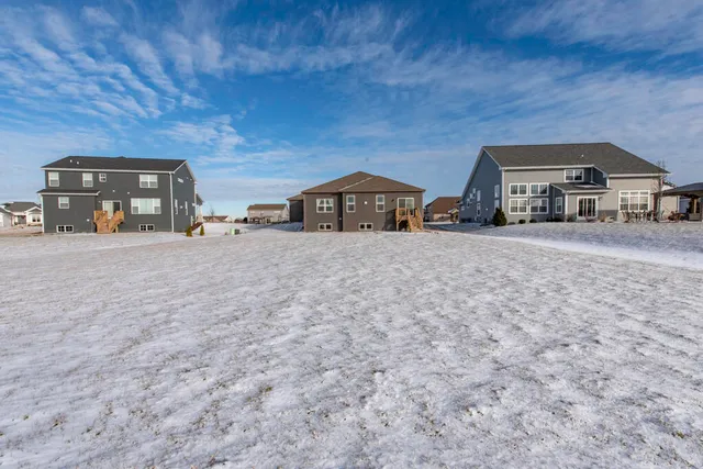 $634,900 | 9029 Creekside Circle, Pleasant Prairie, WI 53158