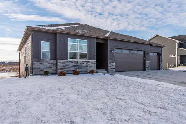 $634,900 | 9029 Creekside Circle, Pleasant Prairie, WI 53158