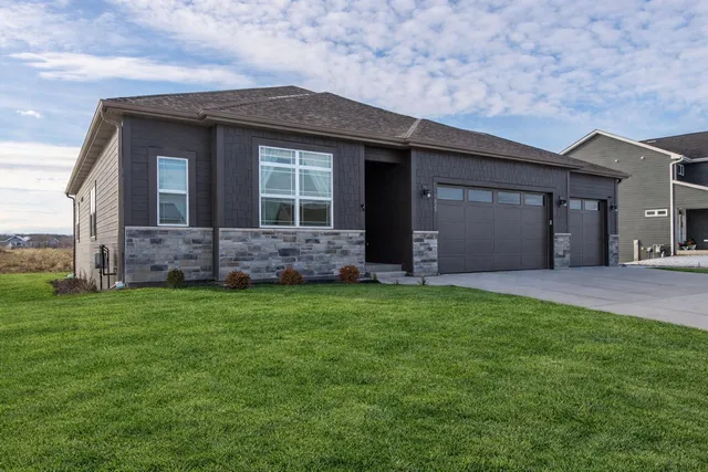 $634,900 | 9029 Creekside Circle, Pleasant Prairie, WI 53158