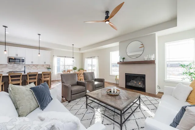 $634,900 | 9029 Creekside Circle, Pleasant Prairie, WI 53158