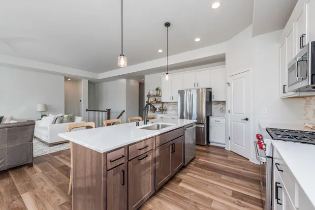 $634,900 | 9029 Creekside Circle, Pleasant Prairie, WI 53158