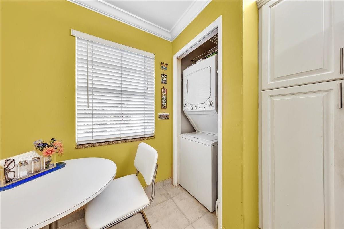 545 Oaks Lane, Unit 403 Pompano Beach, FL 33069 - Photo 30 of 42 Washer and Dryer