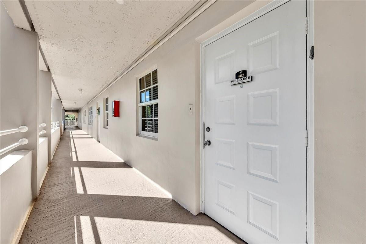 545 Oaks Lane, Unit 403 Pompano Beach, FL 33069 - Photo 6 of 42 Welcome HOME