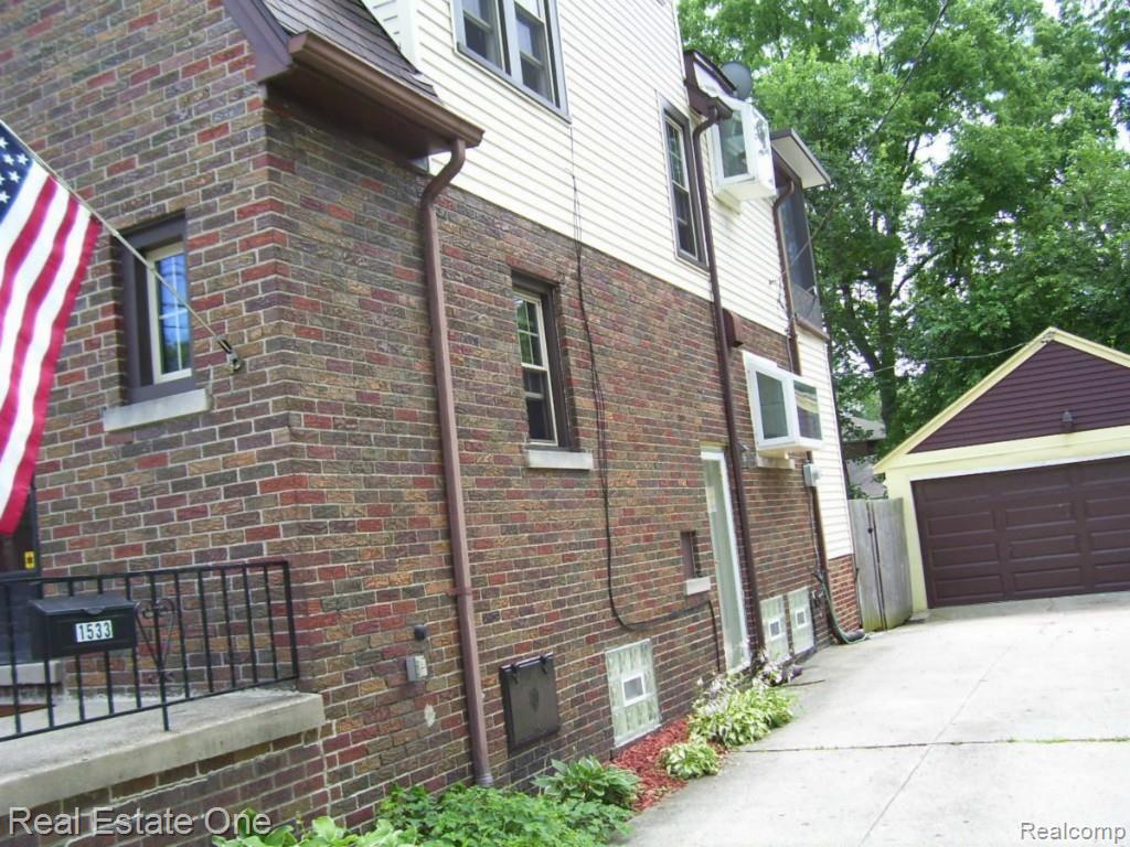 1533 Crooks Road Royal Oak, MI 48067 - Photo 2 of 30 100_1010.jpg